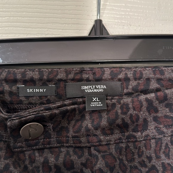 Vera Wang 2 pc leopard suit . stretch zip fly waist size xl worn once - Picture 5 of 7